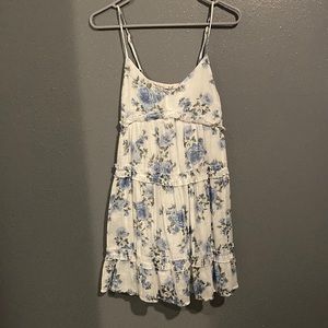 Brand: Mi Ami Size: M Colors: white and blue flowers